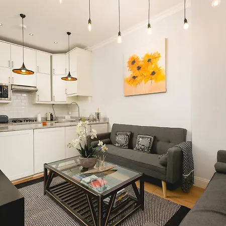 Penthousestays Notting Hill - Spacious 3 Bedroom King Bed - Near Portobello Road & Kensington High Street