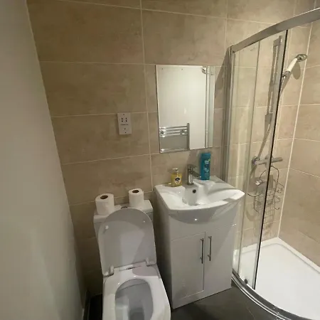 Lovely 1 Bedroom With On Street Parking Apartment London