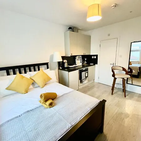 Apartment Lovely Self Contained Now Available London