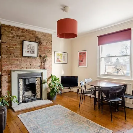 Beautiful Two-floor Flat Near Tube Station * London
