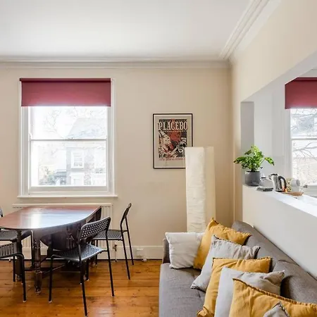 Beautiful Two-floor Flat Near Tube Station London
