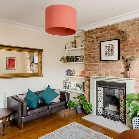 Beautiful Two-floor Flat Near Tube Station *