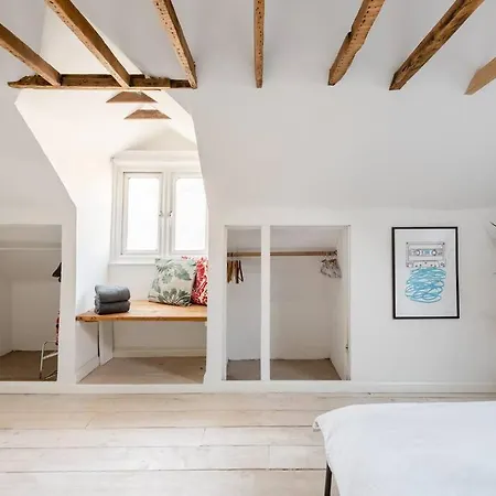 Beautiful Two-floor Flat Near Tube Station