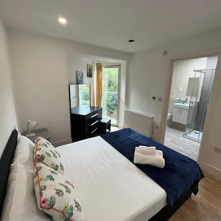 Clapham House Homestay London