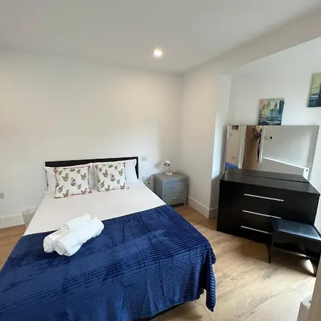 Clapham House Homestay *