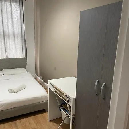 03 Bedroom Apartment-self Check In Apartment London