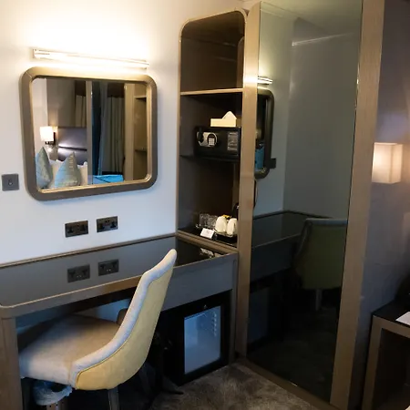 Atrium Heathrow 4*