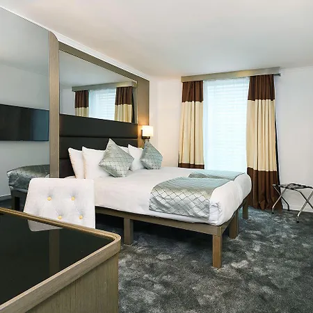 Atrium Heathrow 4*