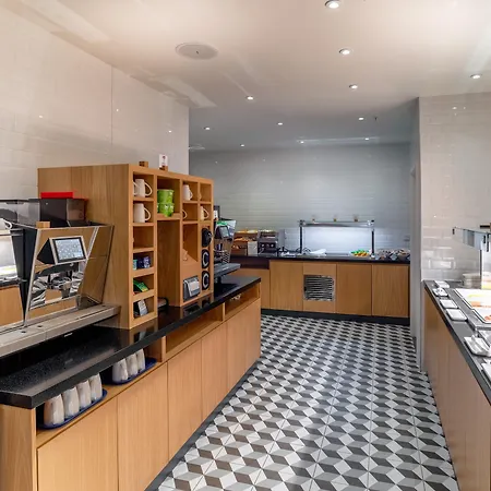 Hotel Express - London Heathrow T4 By Ihg