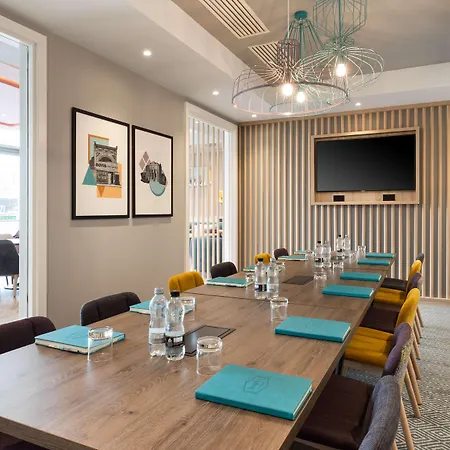 Hotel Hampton By Hilton Ealing 4*