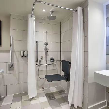 Hotel Hampton By Hilton Ealing 4*