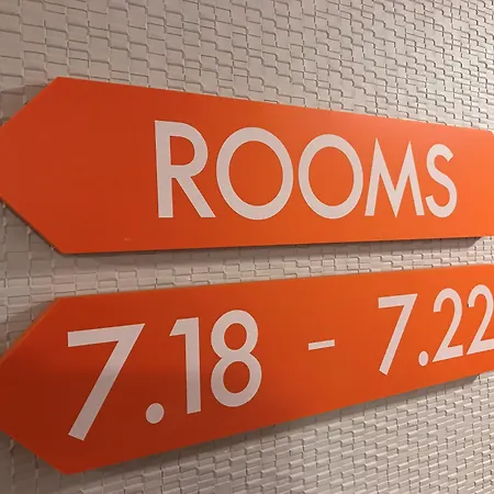 Easyhotel 2*