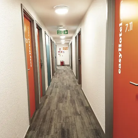 Easyhotel Hotel 2*
