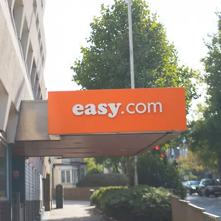 Easyhotel