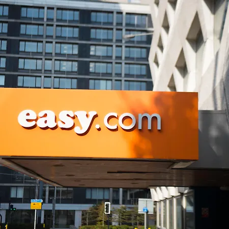 Easyhotel 2*