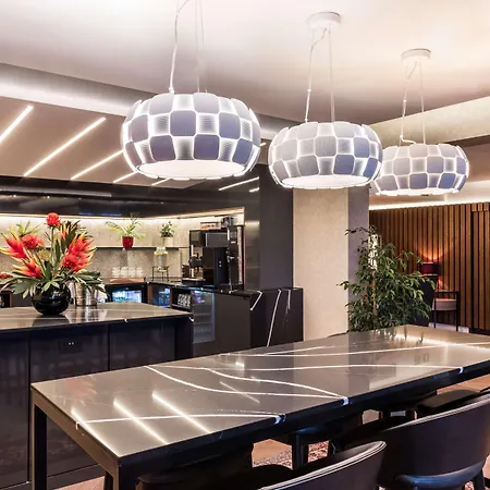 Radisson Red London Heathrow Ξενοδοχείο 4*