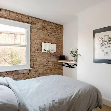 Beautiful Two-floor Flat Near Tube Station * London