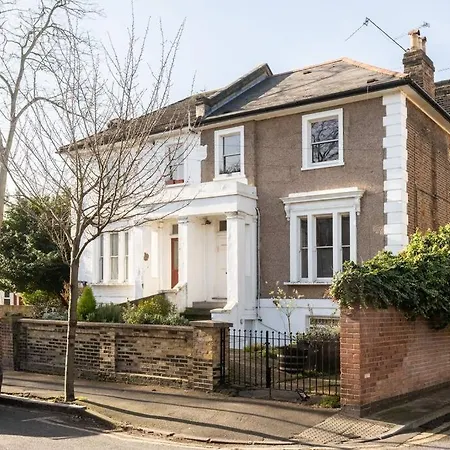 Beautiful Two-floor Flat Near Tube Station * London