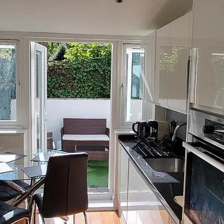 Apartment 2 Bed Luxury Service In The Heart Of Chiswick Town, W4 Zone 2 London
