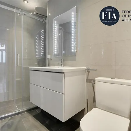 Apartment 2 Bed Luxury Service In The Heart Of Chiswick Town, W4 Zone 2 *