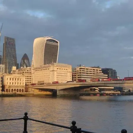 Modern Deluxe 1 Bed Bermondsey Bridge Apartment