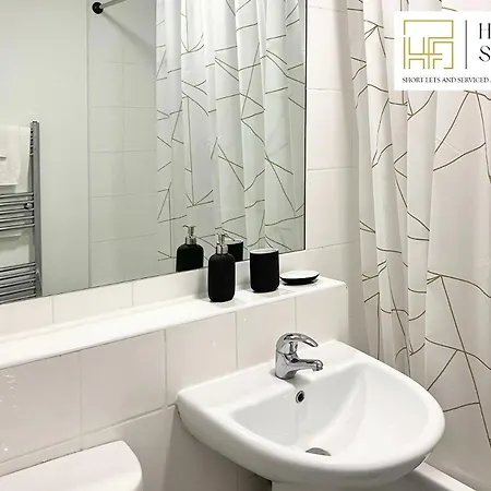 Apartment Weekly Or Monthly - Relocation & Business - 4 Guests - By Hofin Stays Short Lets & Serviced *