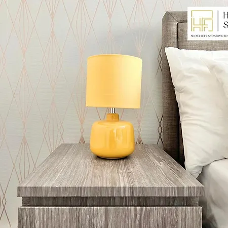 Apartment Weekly Or Monthly - Relocation & Business - 4 Guests - By Hofin Stays Short Lets & Serviced London