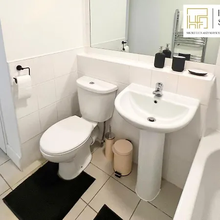 Weekly Or Monthly - Relocation & Business - 4 Guests - By Hofin Stays Short Lets & Serviced London