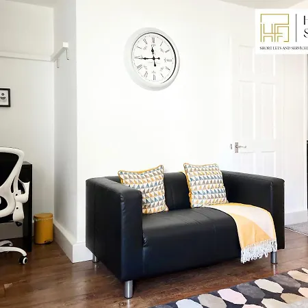 Weekly Or Monthly - Relocation & Business - 4 Guests - By Hofin Stays Short Lets & Serviced London