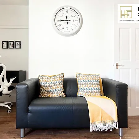 Weekly Or Monthly - Relocation & Business - 4 Guests - By Hofin Stays Short Lets & Serviced *