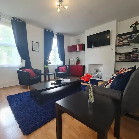 Lovely Large Near Stratford *