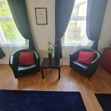Lovely Large Near Stratford Apartment *