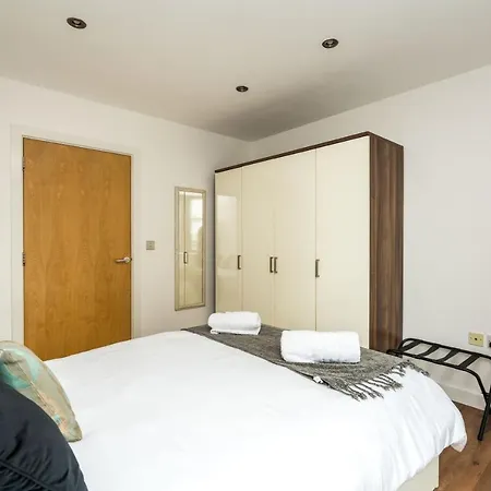Fast Internet One Bedroom In Greater London, Id Required Apartment London