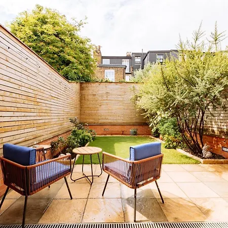 Luxury And Bright Bedrooms In Queens Park *