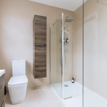 Luxury And Bright Bedrooms In Queens Park Homestay *