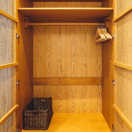 2 Bedroom Right On Trafalgar Square