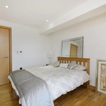 Bow Apartment *