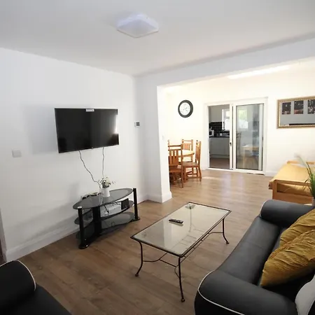 The Heathrow House Apartment Cranford