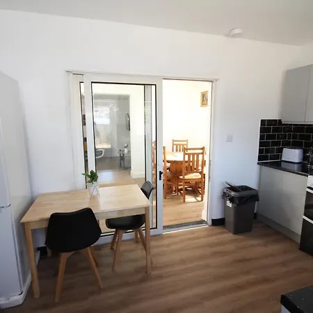 The Heathrow House Apartment *