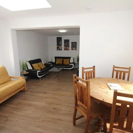 The Heathrow House Apartment *