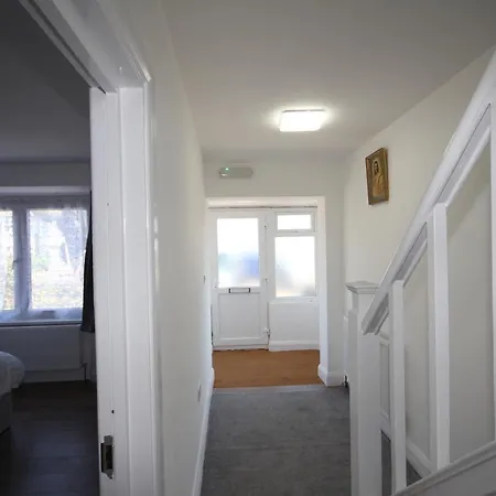 The Heathrow House Apartment *