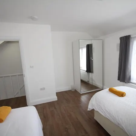 Apartment The Heathrow House