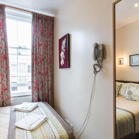 Notting Hill Gate 3*