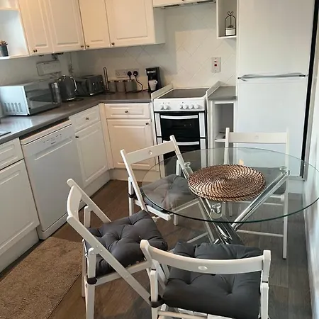 Ultimate Comfort 4-bedroom Property For 7 People * Bromley