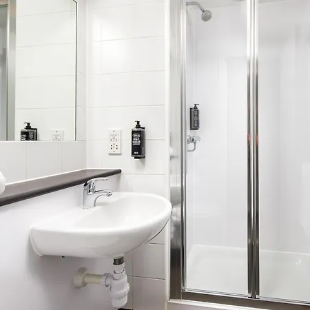 Hotel Ibis Budget London Heathrow 3*