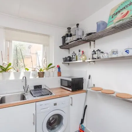 Cheerful 1 Bedroom In Vibrant Maida Vale *