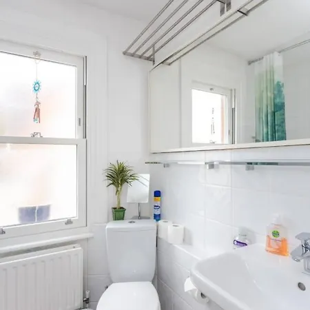 Cheerful 1 Bedroom In Vibrant Maida Vale *