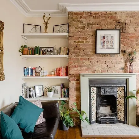 Beautiful Two-floor Flat Near Tube Station London