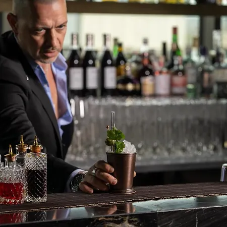 Amano Covent Garden Hotel 4*