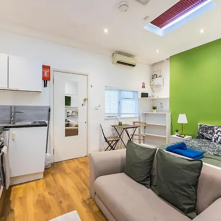 Verv Islington Guest house